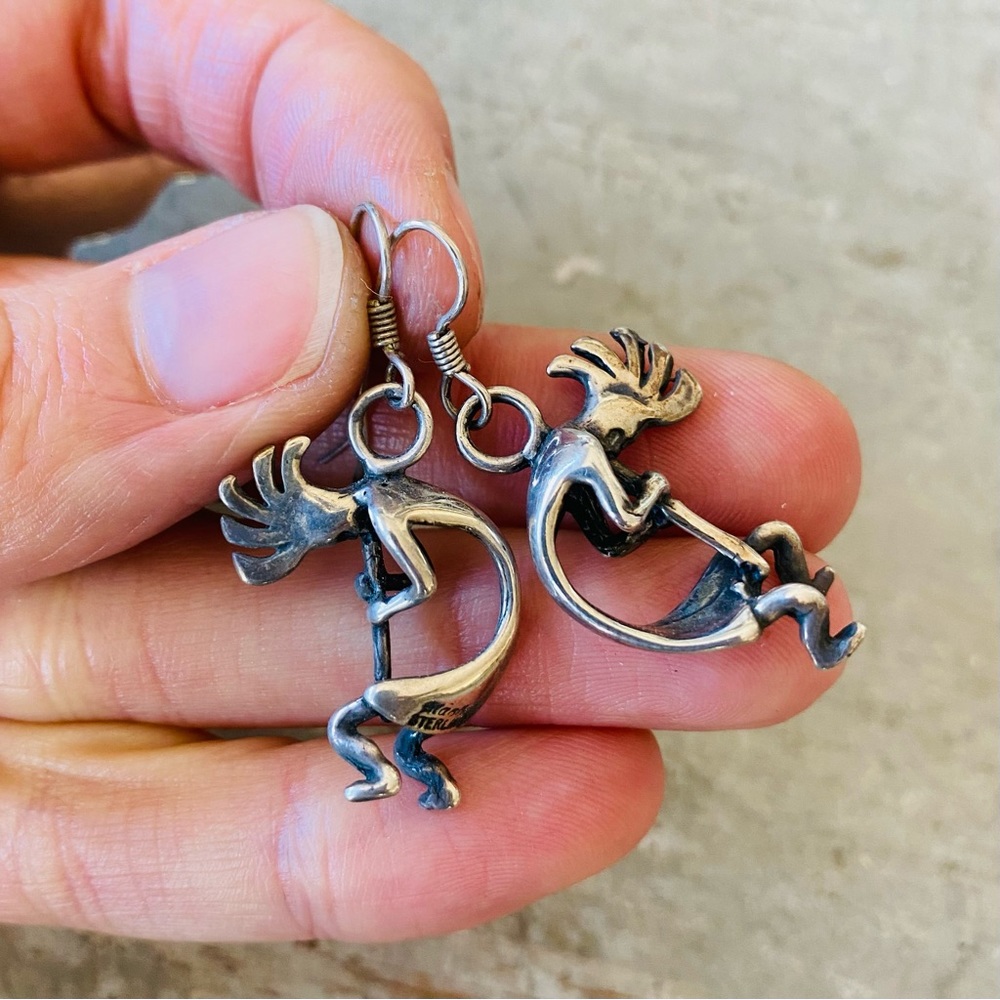 ♥️ Navajo ♥️ Vintage Signed Sterling Silver Kokopelli Earrings